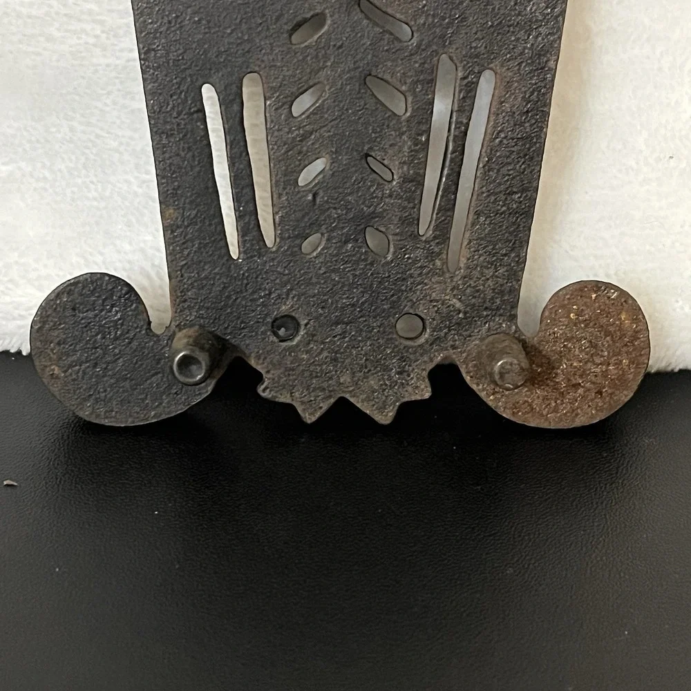 Vintage WILTON Cast Iron Trivet Brooms Wheat Stalk and Heart Shape 5